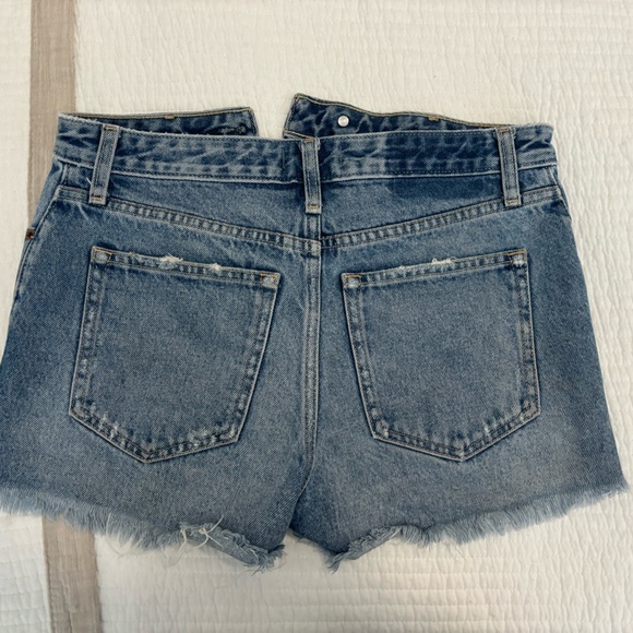Abercrombie and Fitch Jean shorts High Rise - Picture 3 of 3